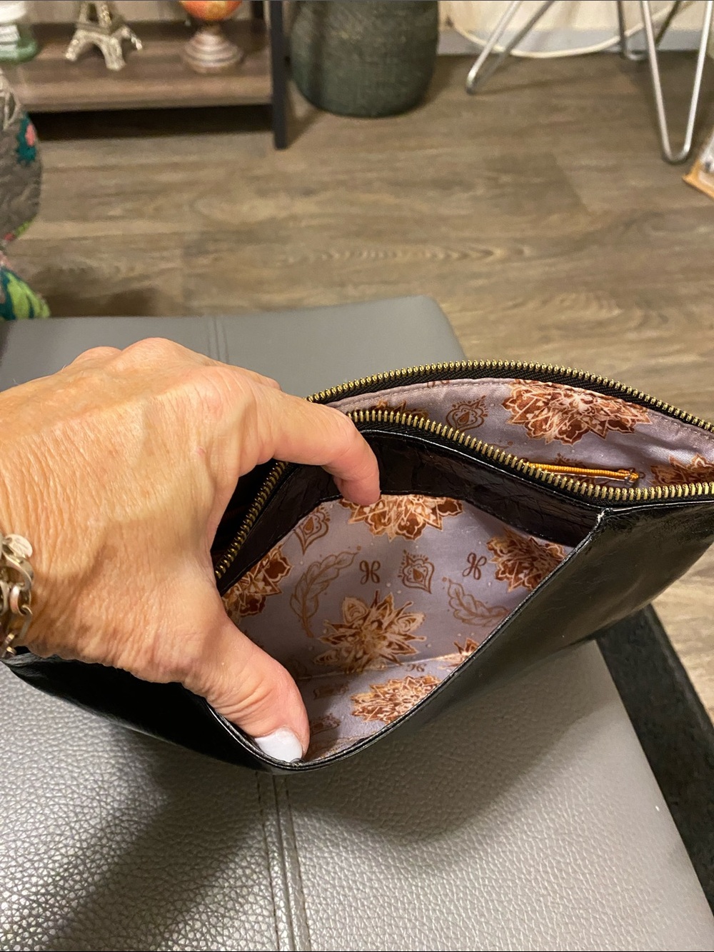 HOBO Ladies Black Leather wristlet; lots of pockets; NWOT - Picture 4 of 6